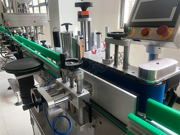 濃稠醬料灌裝生產(chǎn)線非標(biāo)定制需要注意的內(nèi)容(圖2) 濃稠醬料灌裝生產(chǎn)線非標(biāo)定制需要注意的內(nèi)容(圖2)