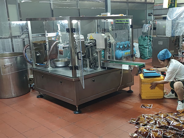 給袋式醬料包裝設備好用嗎(圖1) 給袋式醬料包裝設備好用嗎(圖1)