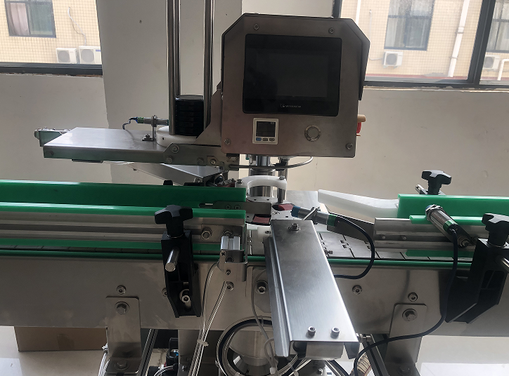 瓶裝香椿醬自動(dòng)灌裝機(jī)械隨著企業(yè)用戶的需求做出改變(圖2) 瓶裝香椿醬自動(dòng)灌裝機(jī)械隨著企業(yè)用戶的需求做出改變(圖2)