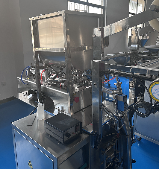 袋裝甜面醬包裝機械設(shè)備給我們的生活增添另一番韻味(圖1) 袋裝甜面醬包裝機械設(shè)備給我們的生活增添另一番韻味(圖1)