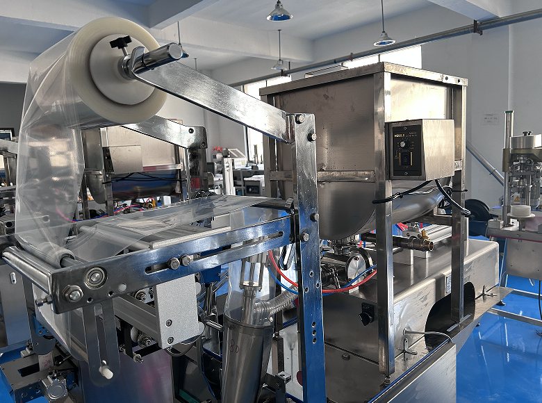 大盤雞醬料包裝機(jī)融入新技術(shù)，在包裝行業(yè)中脫穎而出(圖1)